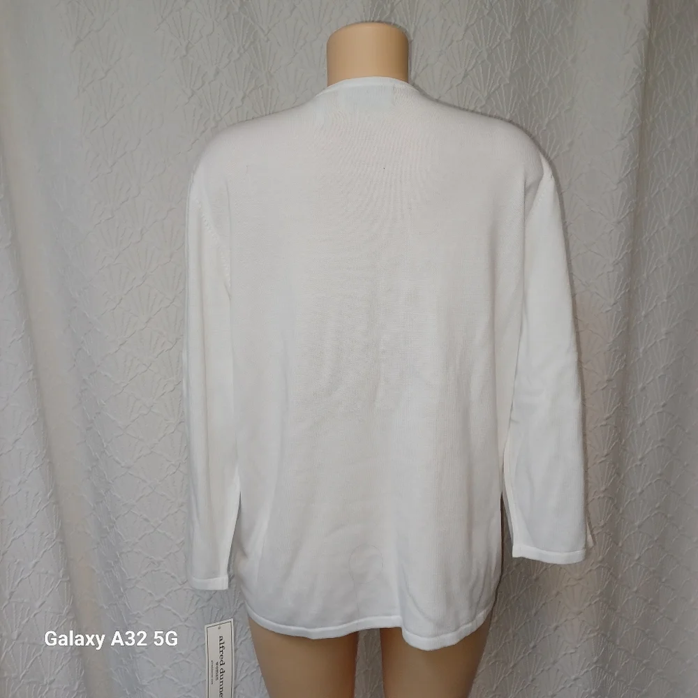 Alfred Dunner New Women Size 1X White Top with Blue Floral Embroidery - Picture 5 of 10
